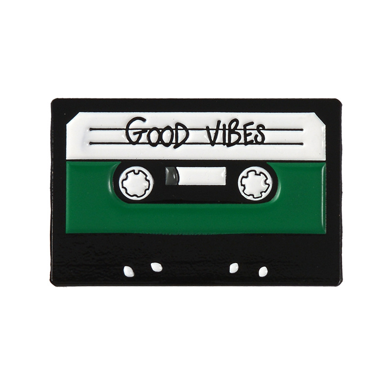 Значок-пин "Кассета Good Vibes"