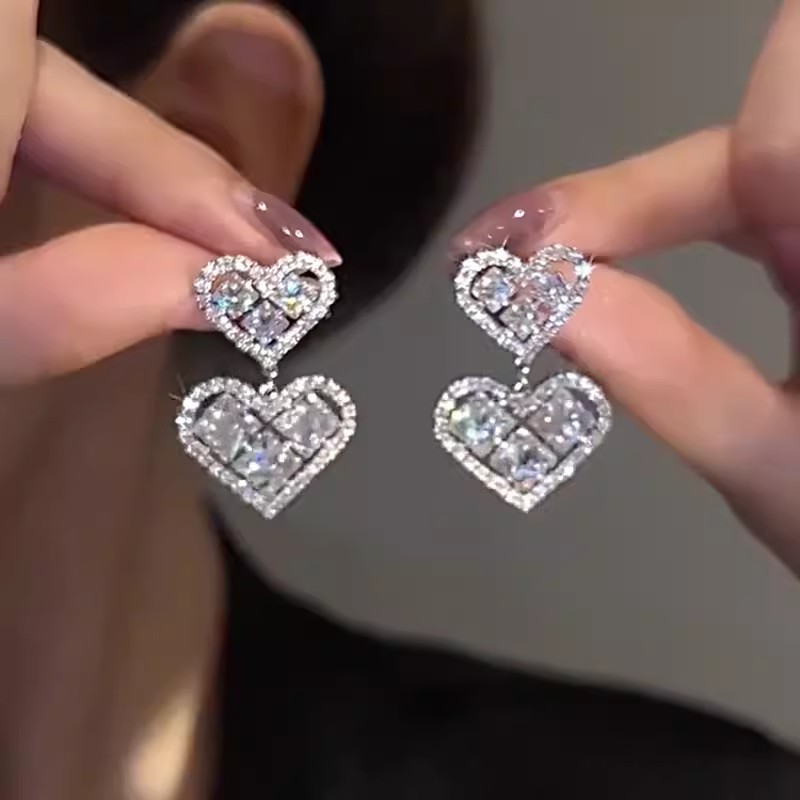 Серьги "Два сердца с ромбами" из камней