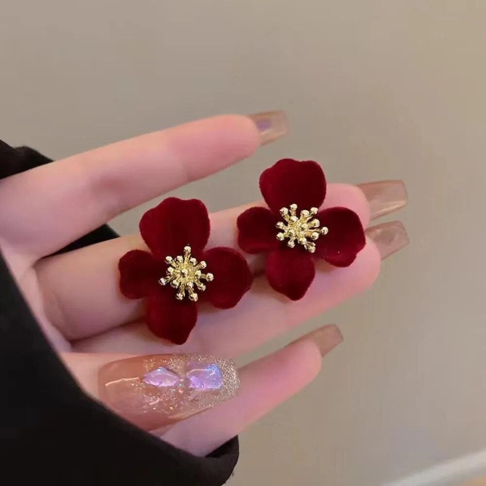 Серьги "Красные цветки" с золотой серединой