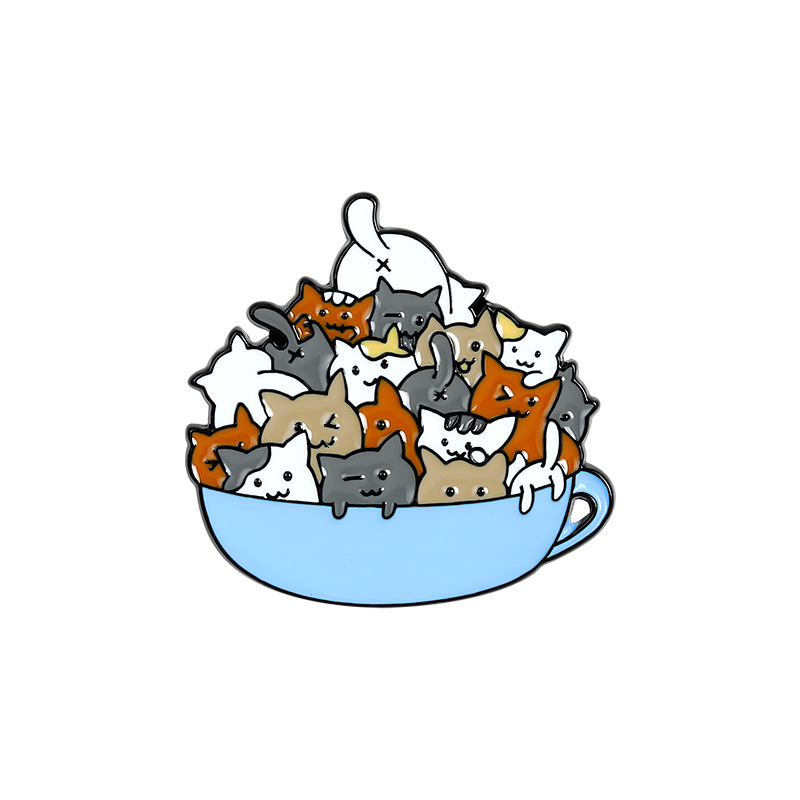 Значок-пин "Коты в кружке"