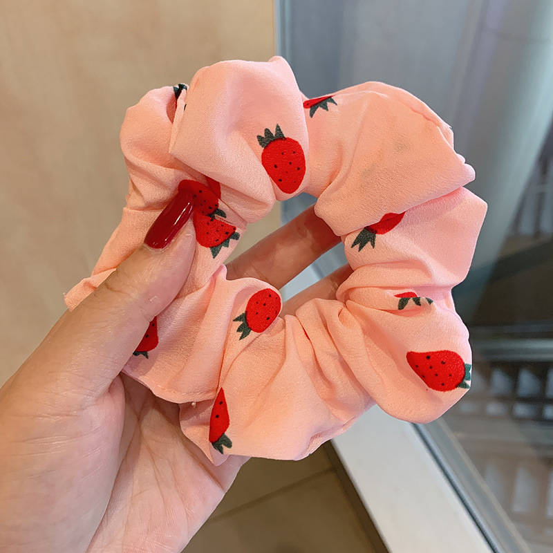 Резинка для волос "Розовая с клубничкой"