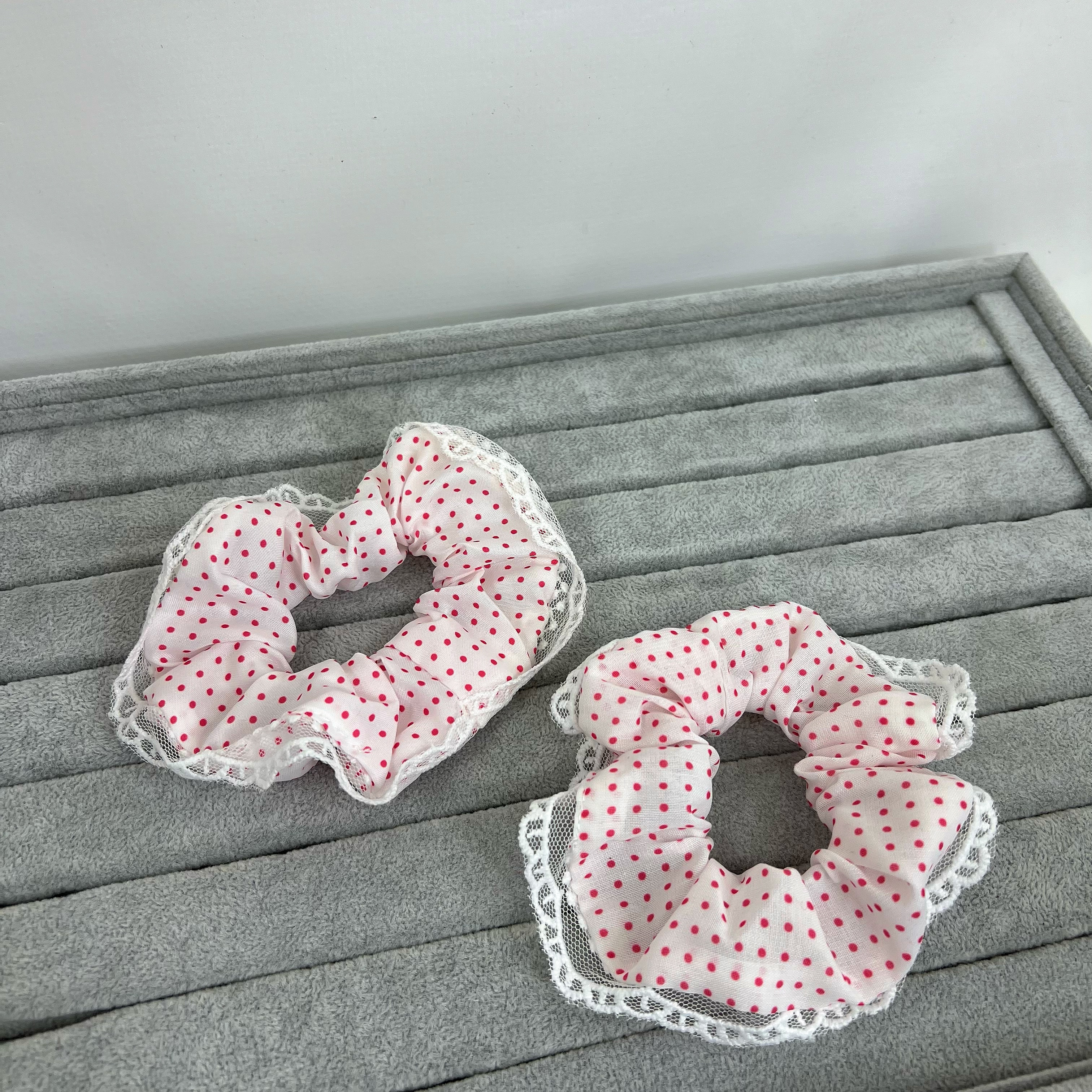 Резинка для волос розовая "Ажурная" в горошек