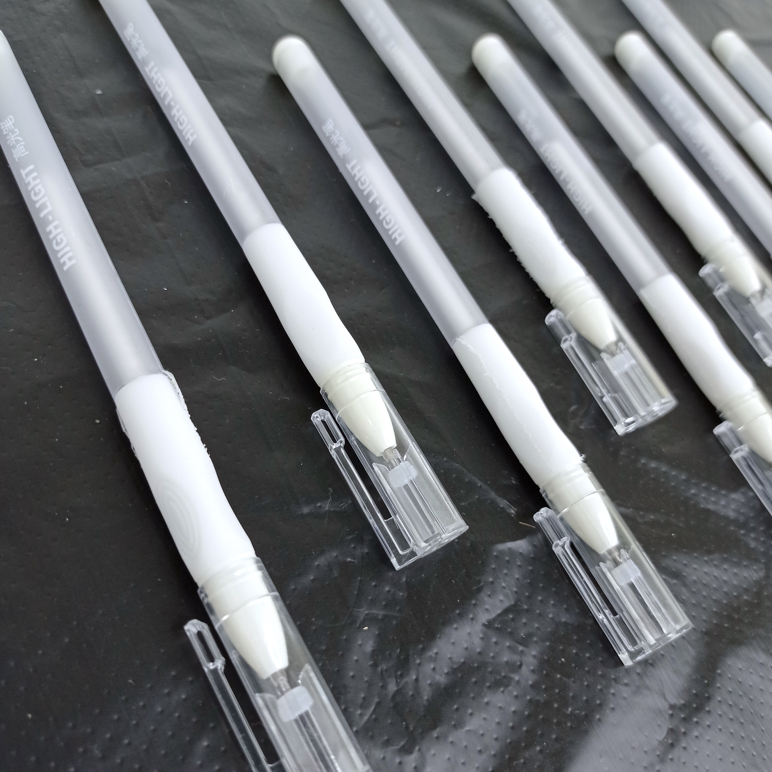 Ручка гелевая белая 1мм - фото 2