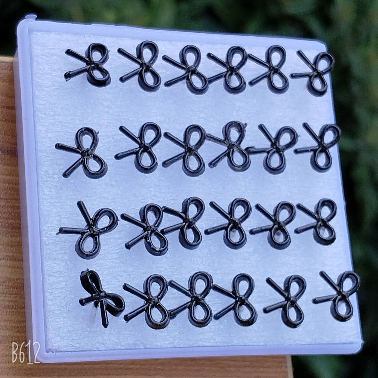 Серьги-гвоздики на палетке "Бантик" (цена за пару)