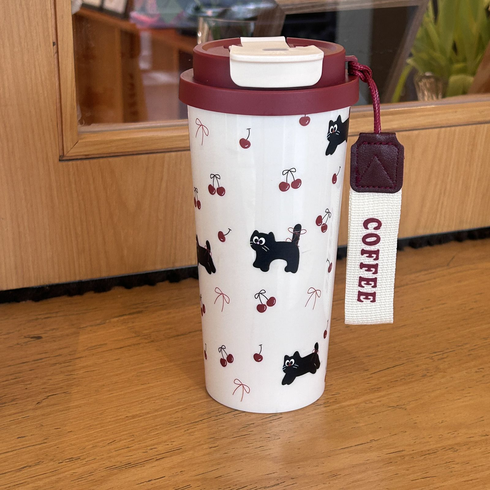 Термос 700мл белый "Котик с вишенками"