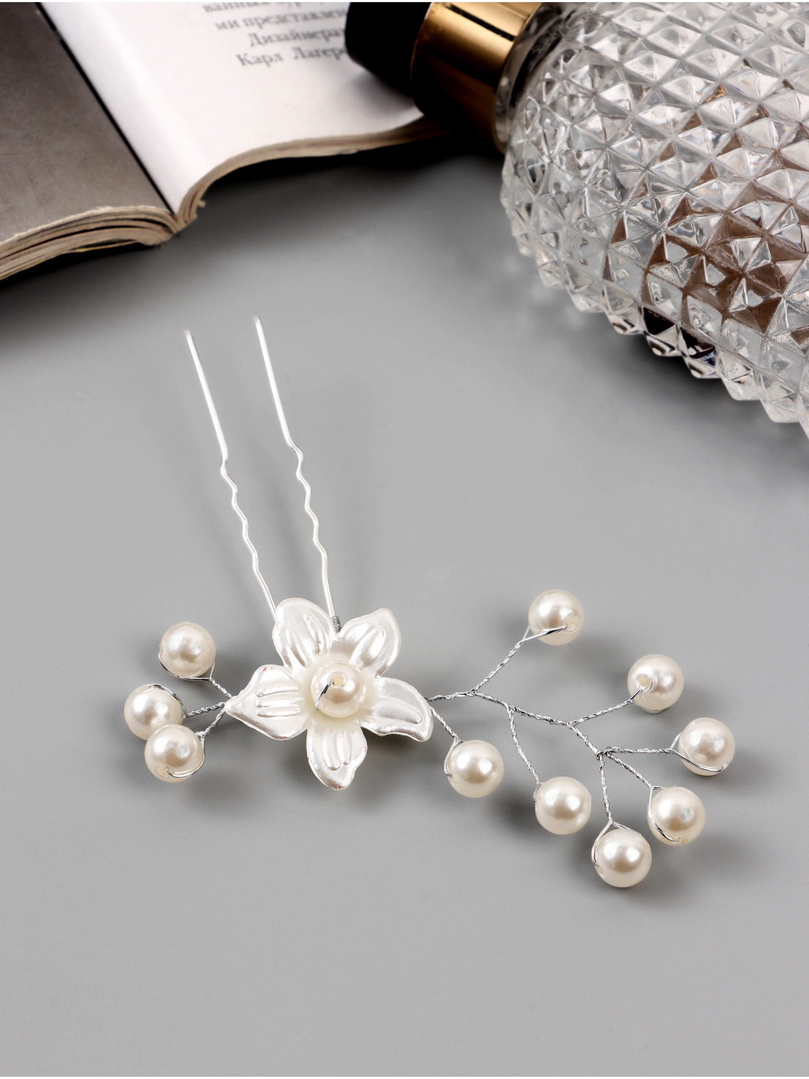 Шпилька для волос QF «Эмилия», цветок бусинки, 9×6 см, белая