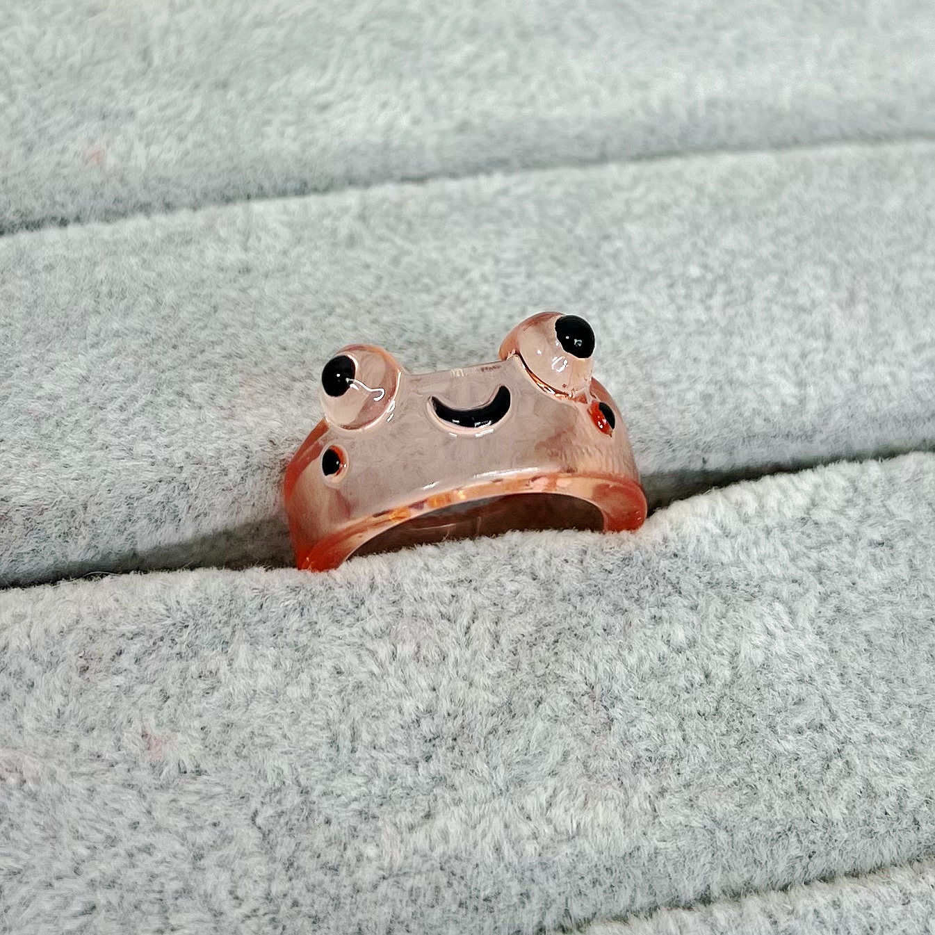 Кольцо "Лягушка" коралловое полупрозрачное